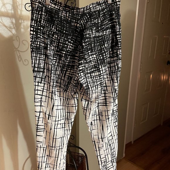 JAYE.E Abstract Patterned Pants - Picture 3 of 8